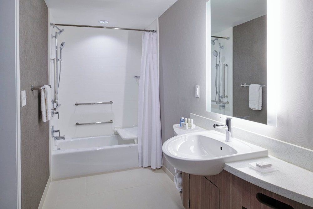 Suite, 1 King Bed, City View (Hearing Accessible) - Photo 7