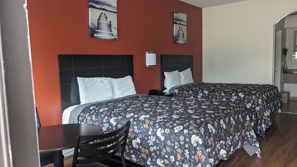 Room, 2 Queen Beds, Accessible, Non Smoking - Photo 5