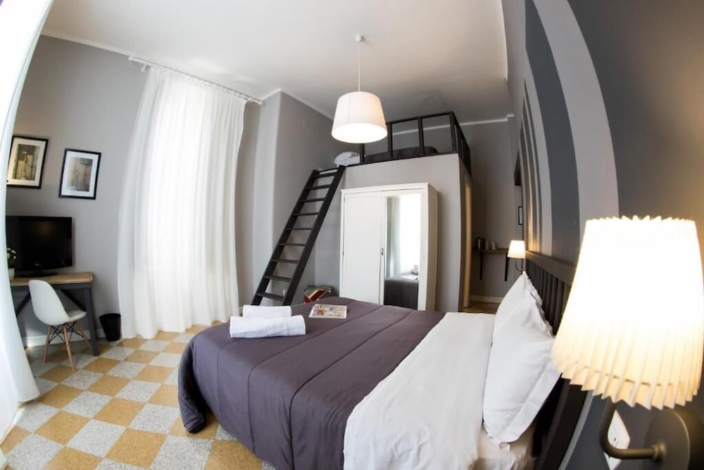 Deluxe Triple Room, Balcony, City View