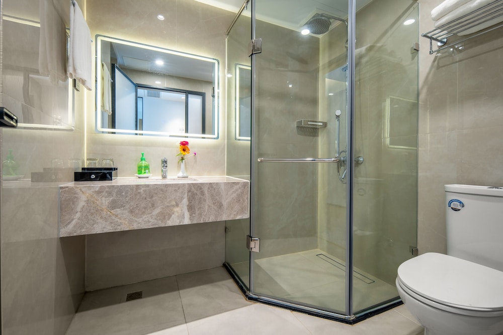 Luxury Single Room, 1 Queen Bed - Photo 6