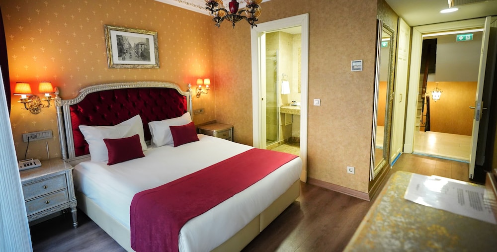 Deluxe Double Room, Balcony, City View photo 3
