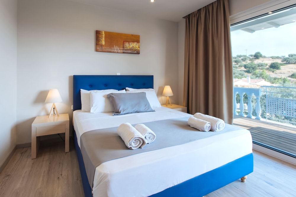 Deluxe  Quadruple Apartment with Kitchen, Living Room and Sea View photo 3
