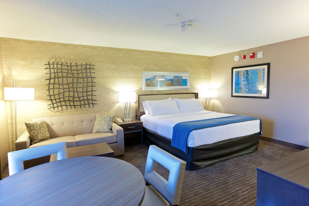 Standard Room, 1 King Bed with Sofa bed (Extra Floor Space) photo 1
