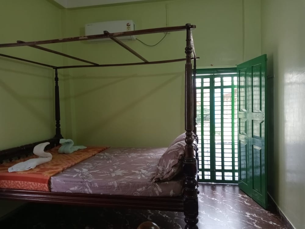 Deluxe Quadruple Room, City View