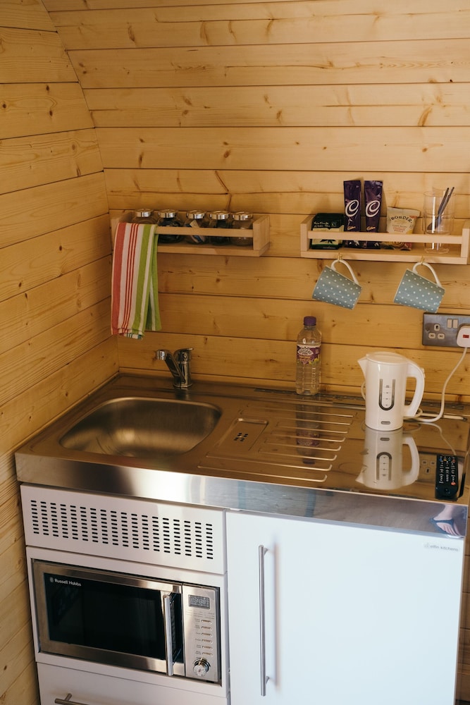 Cabin, Ensuite photo 3