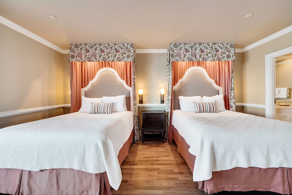 Room, 2 Queen Beds, Fireplace, Ocean View - Photo 1