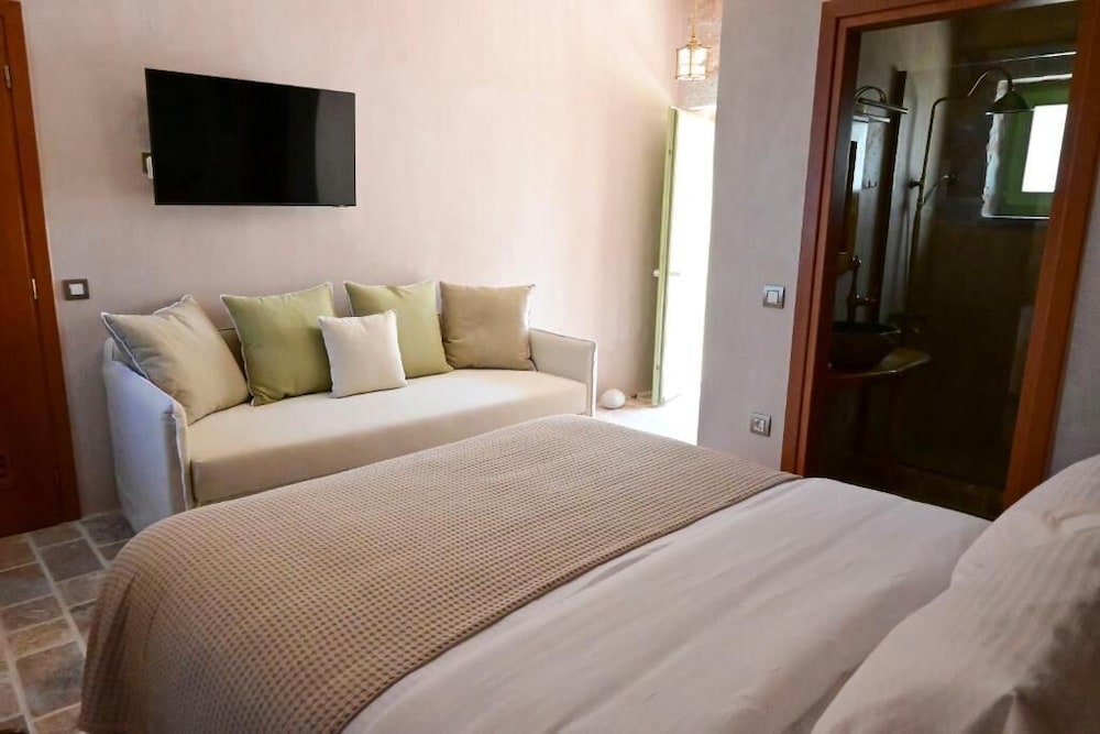 Luxury Quadruple Room, Beach View photo 1
