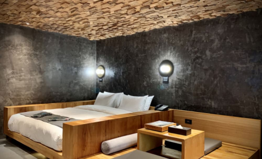 Honeymoon Double Room, 1 Queen Bed, Non Smoking, No Windows