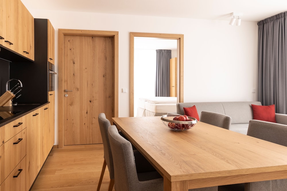 Deluxe Apartment, 2 Bedrooms, Balcony - Photo 1