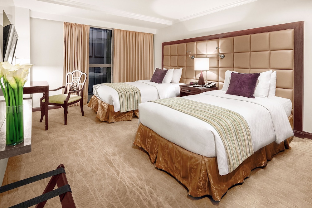 Three-Bedroom Suite - Photo 15