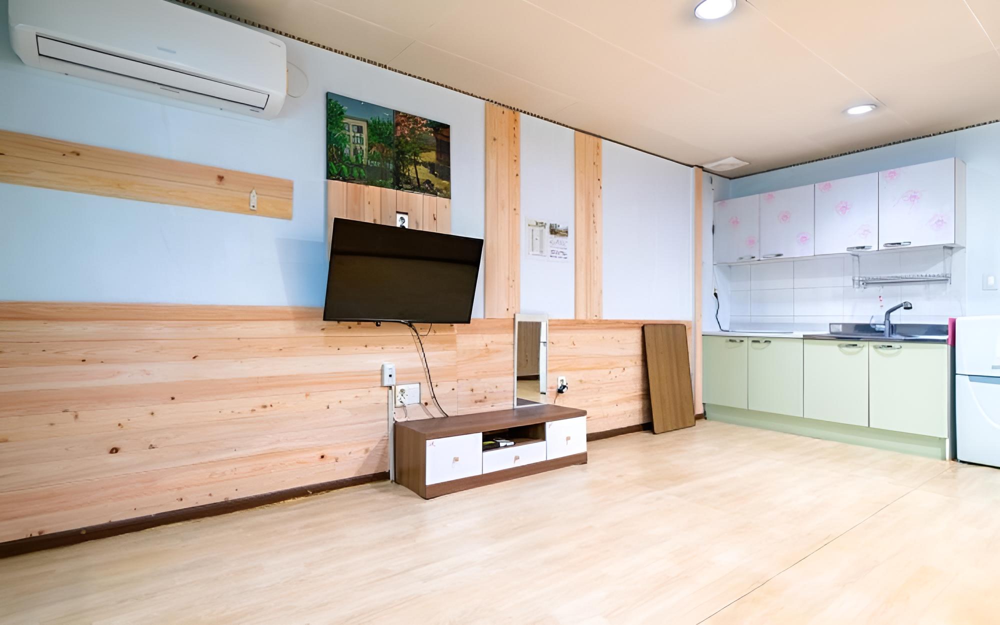 Room (Room 201) photo 2