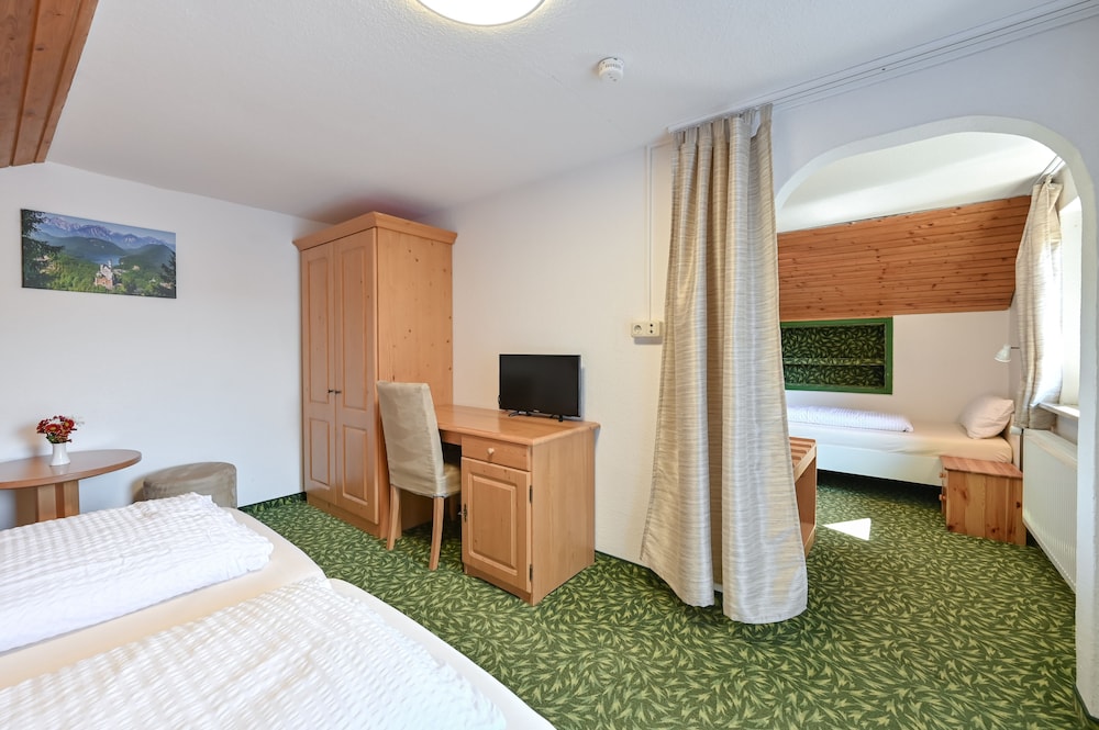 Triple Room, Balcony - Photo 1