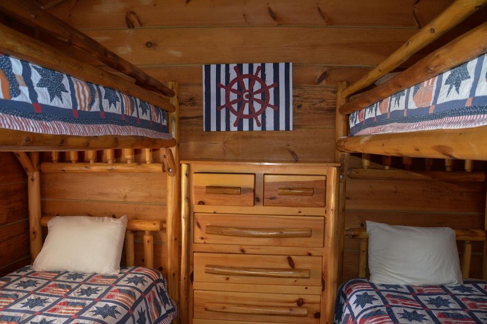Cabin, 2 Bedrooms (Cabin 60) photo 3