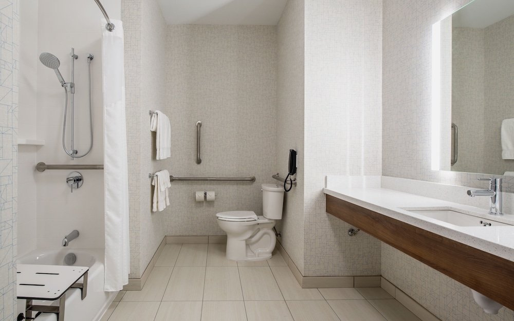 Standard Room, 1 King Bed, Mobility Accessible, Non Smoking (Mobility, Communications) photo 3