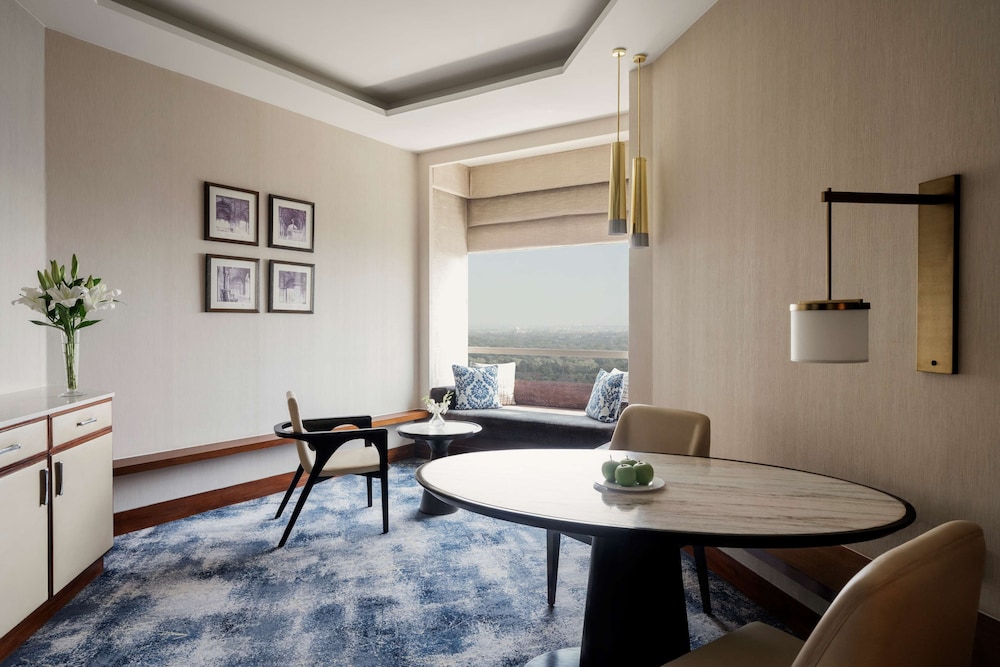 Executive Suite- Access to the Horizon Club Lounge & breakfast