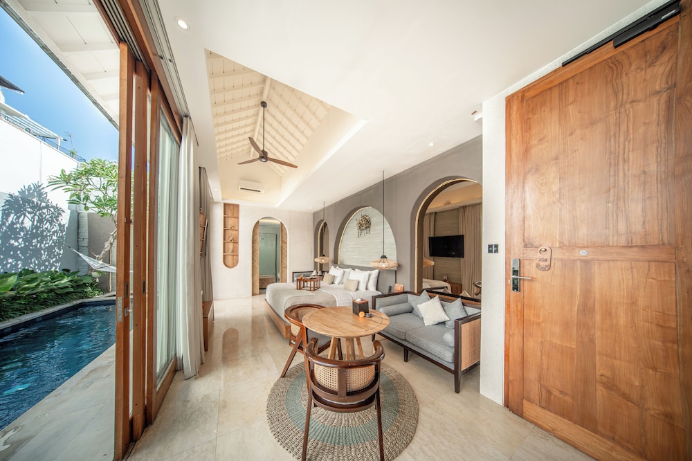 Royal Villa - Photo 8