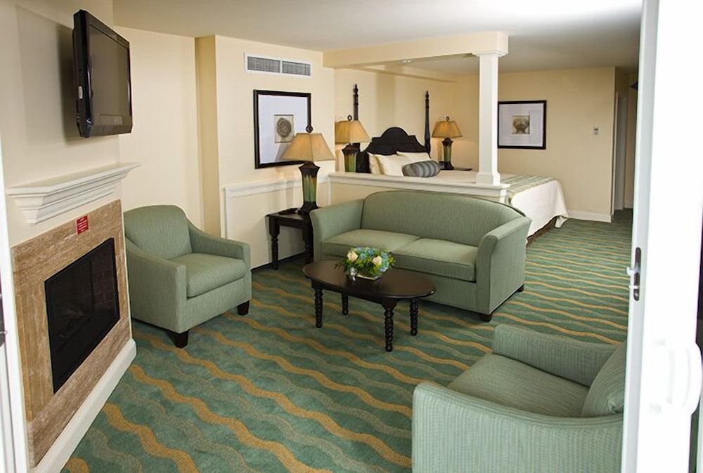 Ocean Suites Accessible King Suite Floor 1