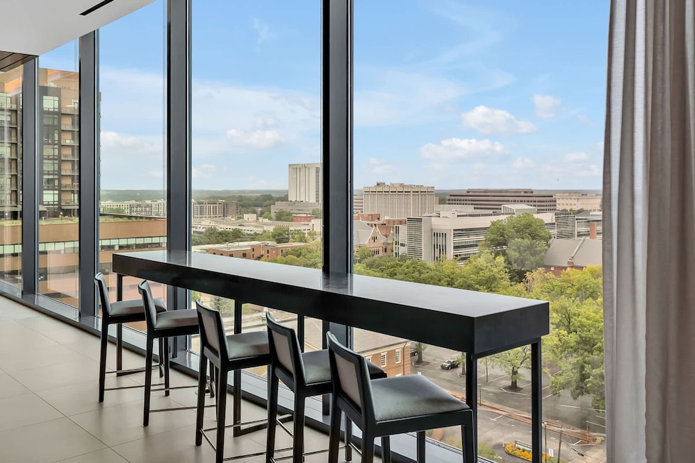High-Rise Apt Raleigh Free Parking & Sunset View 2, Bilde 46