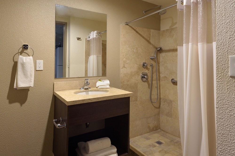 Suite, 2 Queen Beds - Photo 9