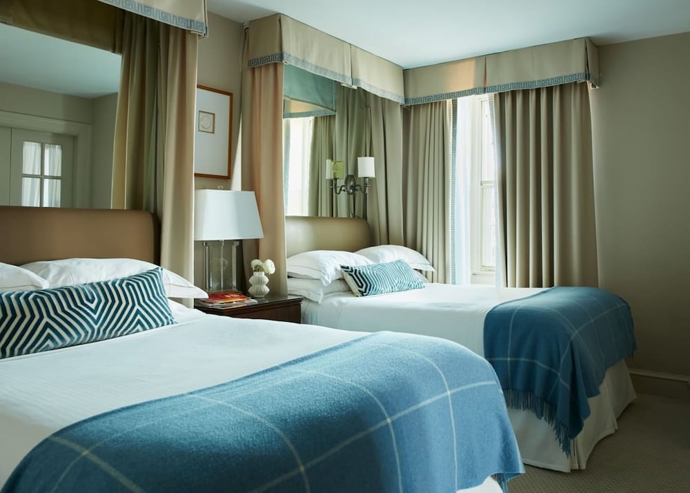 Suite, 2 Double Beds thumbnail 5