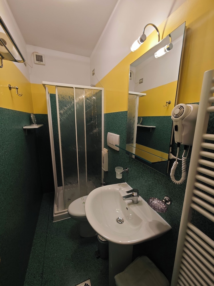 Single Room photo 3