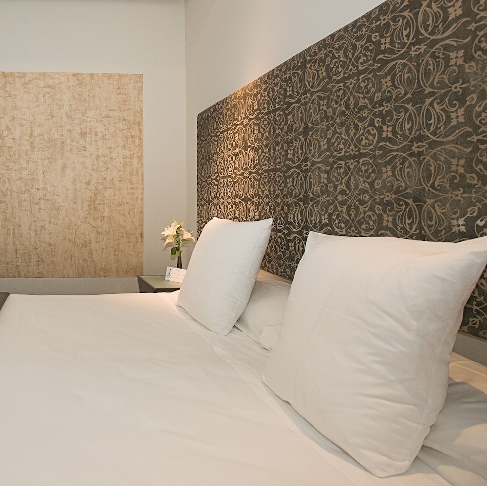 Deluxe Room, Garden View - Photo 2