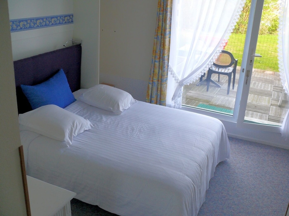 Family Room, Terrace, Garden View (2 Adults and 1 child) photo 1