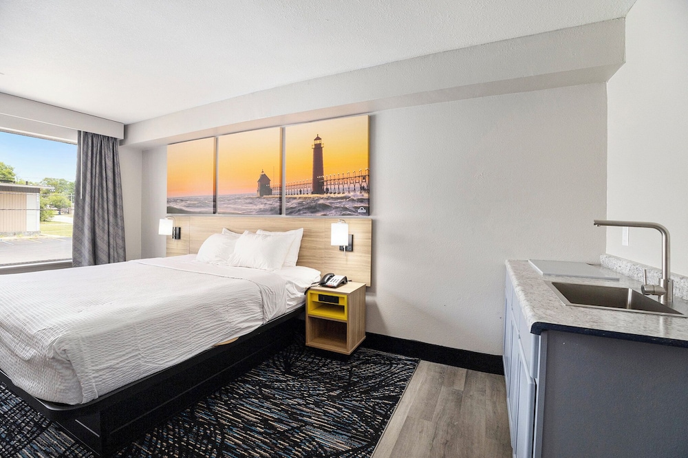 Deluxe Room, 1 King Bed, Non Smoking - Photo 3