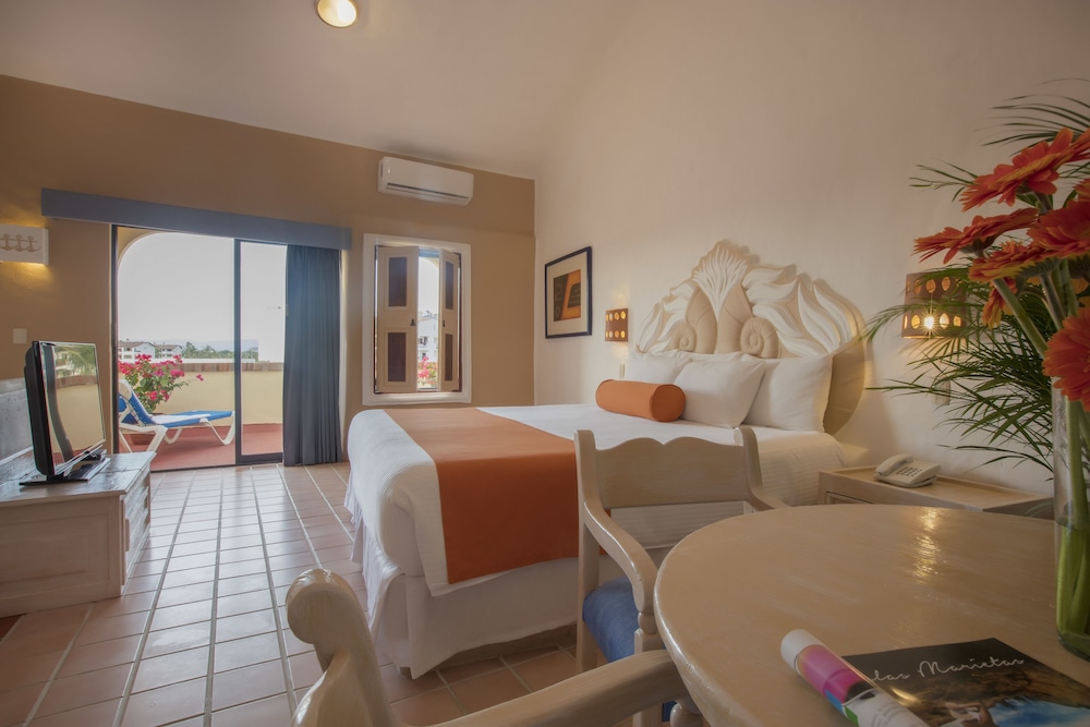 Standard Room, 1 King Bed, Marina View - Photo 1
