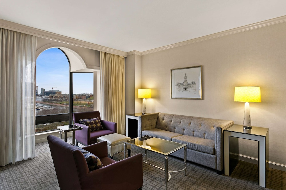 Suite, 1 King Bed, Harbor View - Photo 5