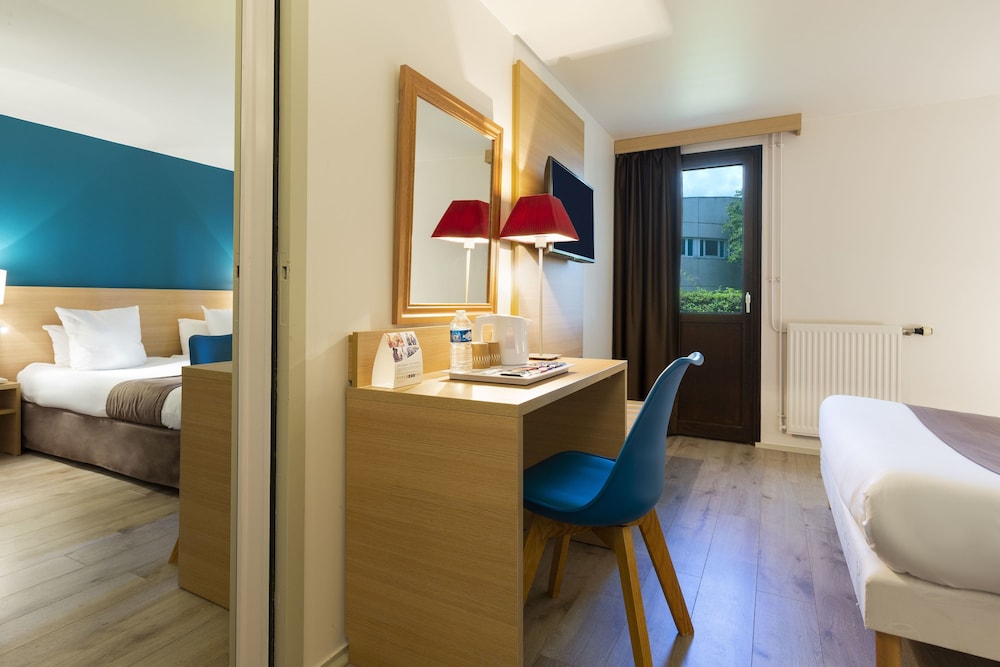 Room - Photo 4