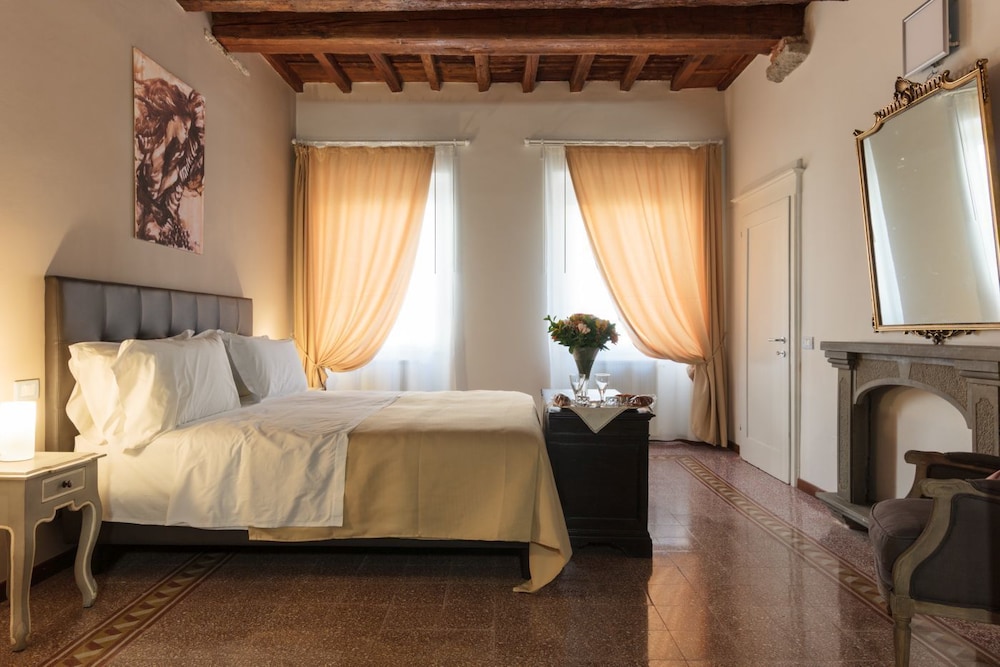 Deluxe Room, 1 Bedroom, City View photo 3