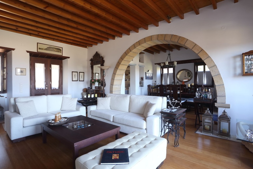 Villa, 5 Bedrooms photo 1