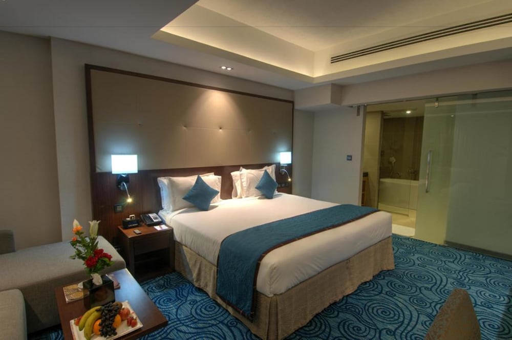 Deluxe Double Room Single Use, 1 Bedroom, Smoking, Pool View