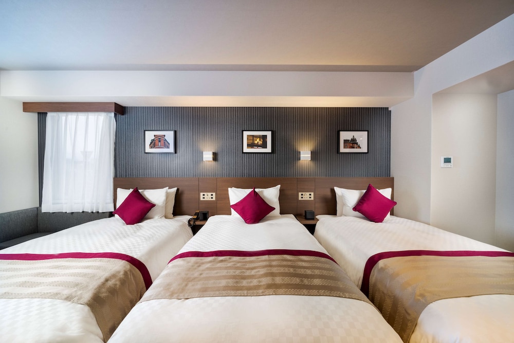 Standard Room, 3 Twin Beds, Non Smoking, Refrigerator (Larger Room) photo 1