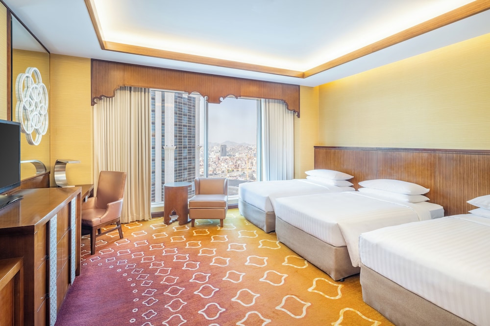 Deluxe Room, 3 Twin Beds, Smoking, City View photo 2