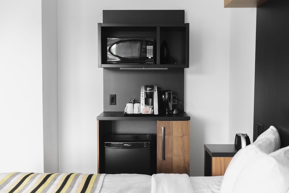 Signature Plus Room, 2 Queen Beds - Photo 7