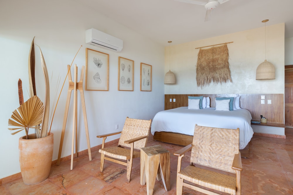 Master Suite Beachfront with Plunge Pool thumbnail 5