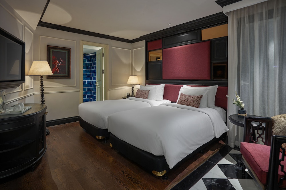Deluxe Twin Room thumbnail 6