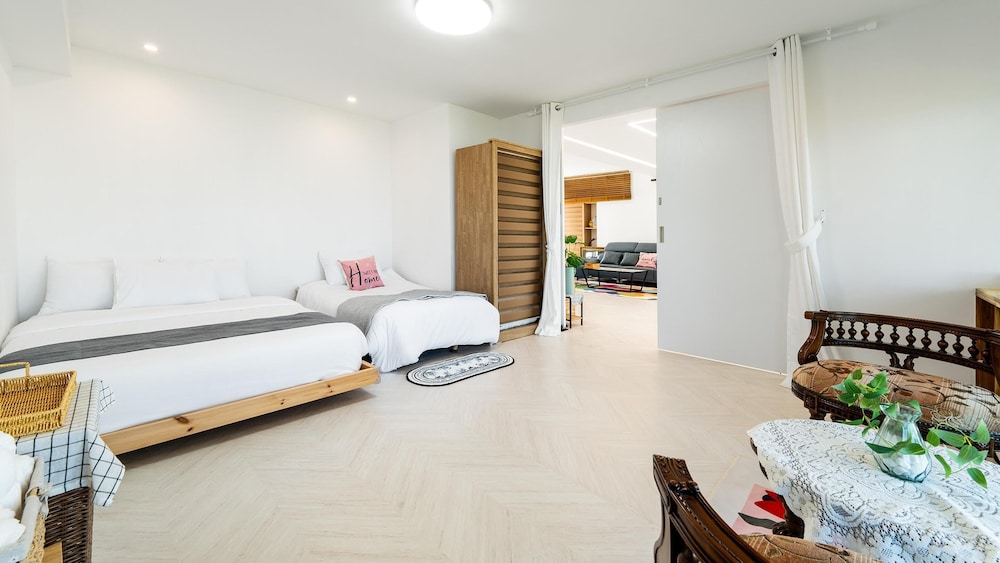 Basic Room, 2 Bedrooms (Private (Group/Pvt BBQ/Sea View)) photo 3