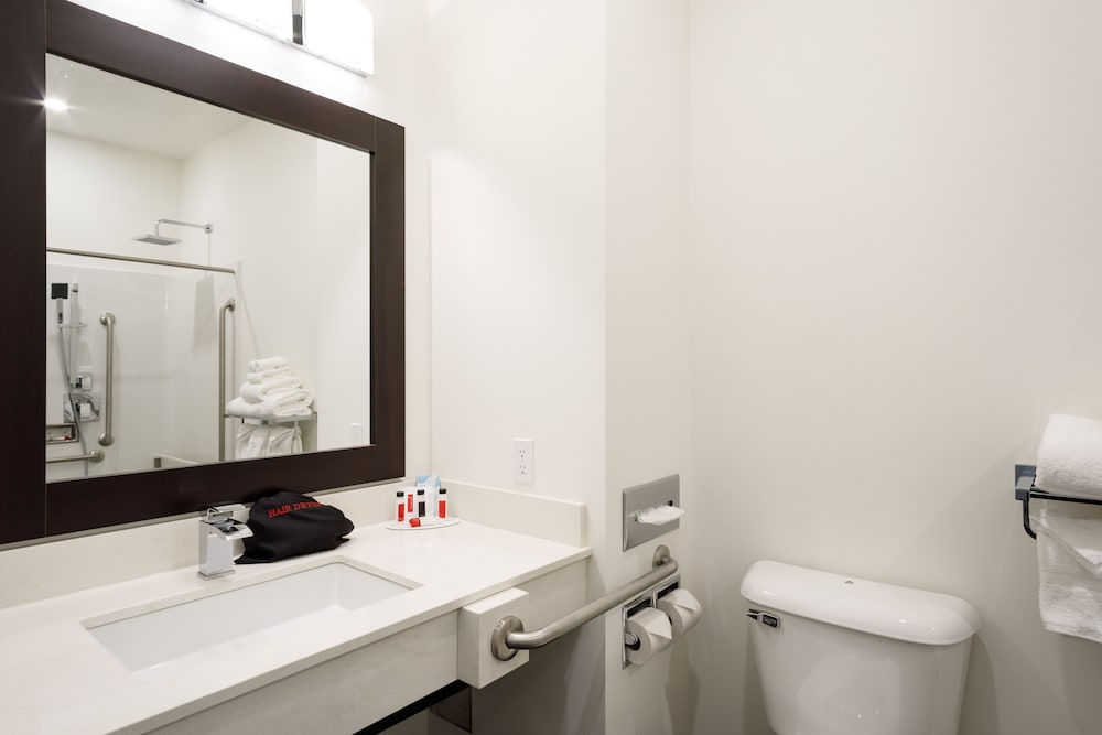Suite, 2 Bedrooms, Non Smoking, Refrigerator & Microwave (2 Queen Beds) photo 2
