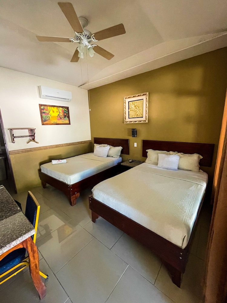 Standard Room, 2 Double Beds photo 2