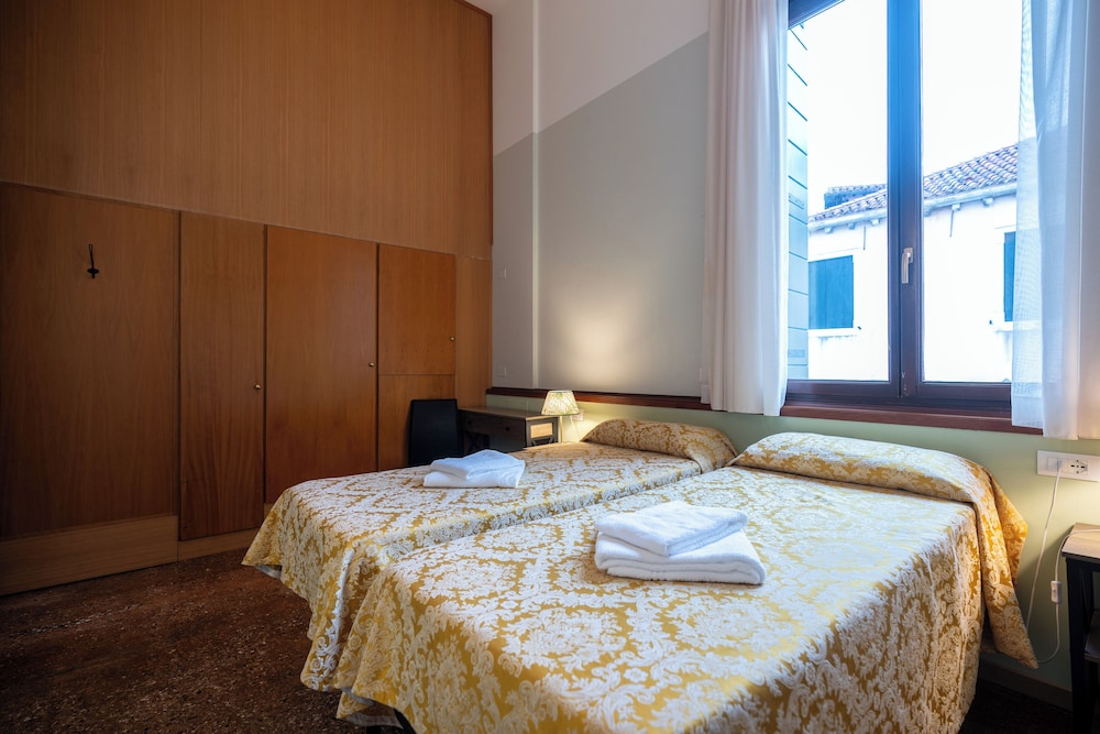 Classic Double Room, Canal View photo 1