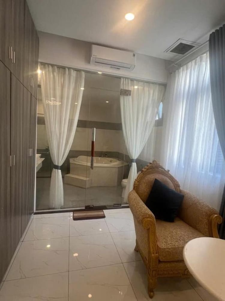 Suite Room City View with Bathtub - Photo 12
