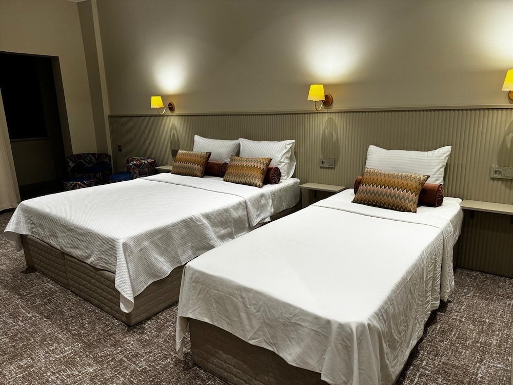 Deluxe Triple Room photo 2