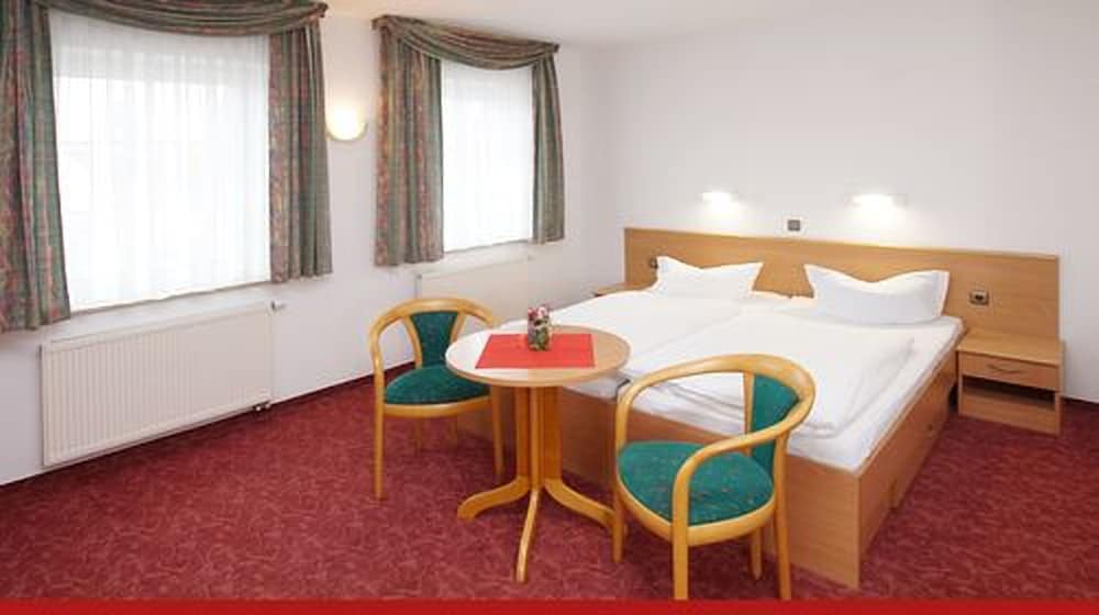 Basic Double Room photo 2