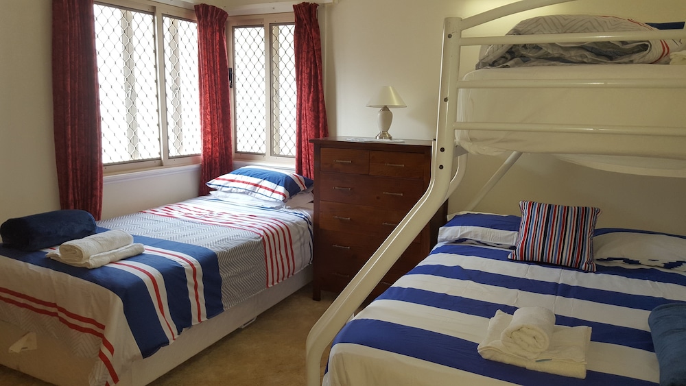 Sailor's Rest: 3-Bedroom House and 1 Rumpus Room (including 1 tri-bunk) photo 2