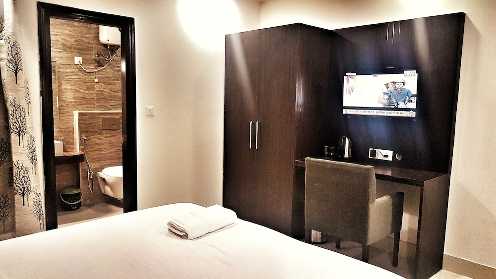 Deluxe Room - Photo 6