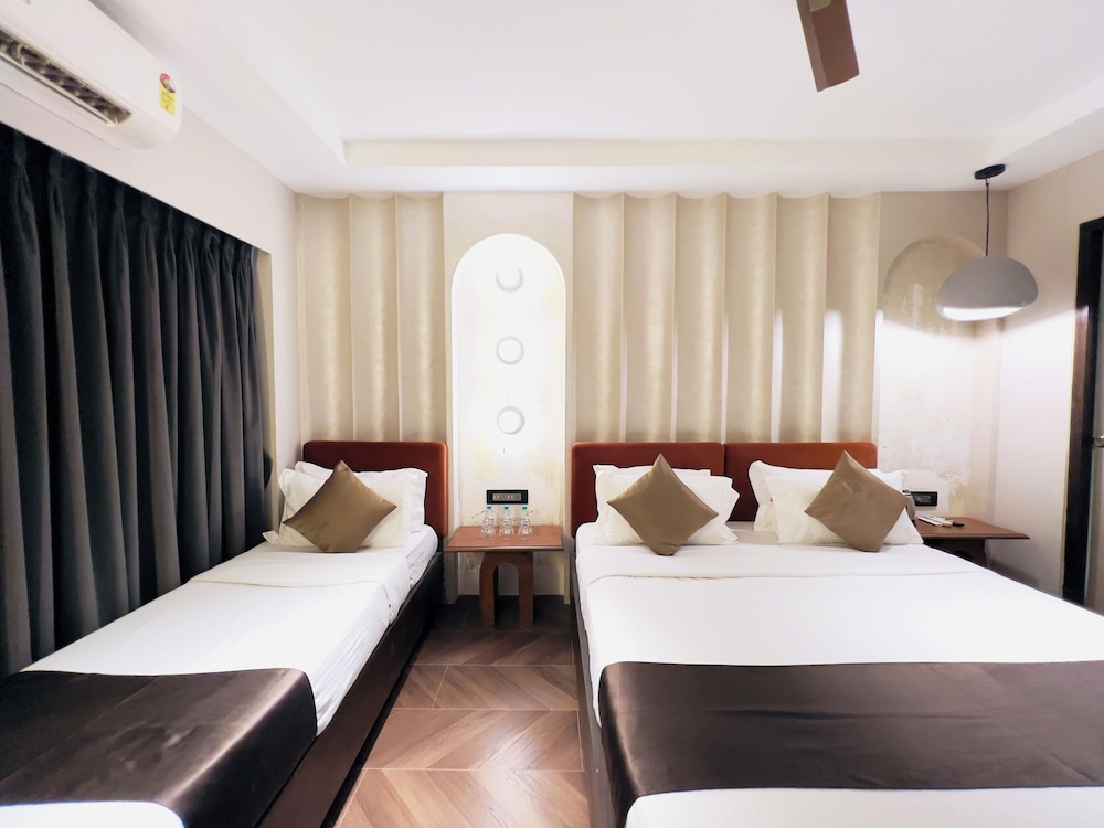 Super Deluxe Triple Room