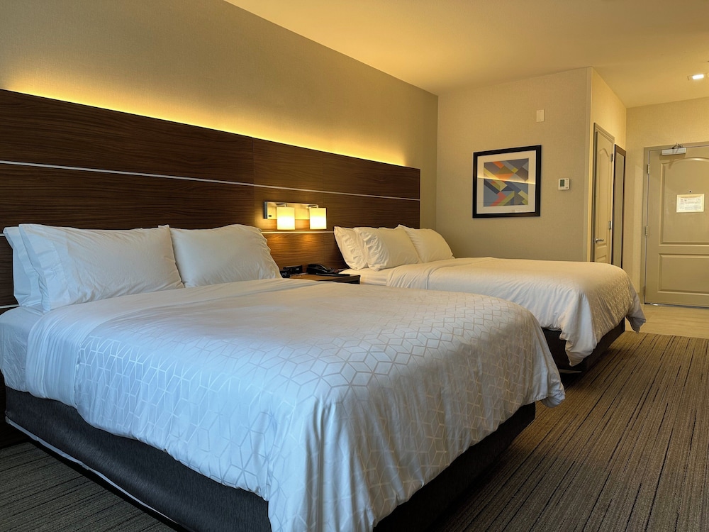 Standard Room, 2 Queen Beds - Photo 3